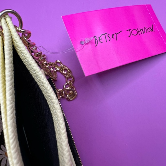 Betsey Johnson Daisy Wallet with pull out card holder NWT - Picture 5 of 10